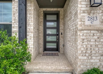 2813 Walker Way - Photo 1