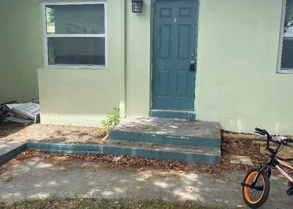 705 Ne 3rd Street - Photo 1