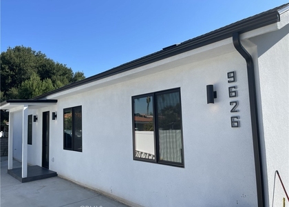 9626 Stonehurst Avenue - Photo 1