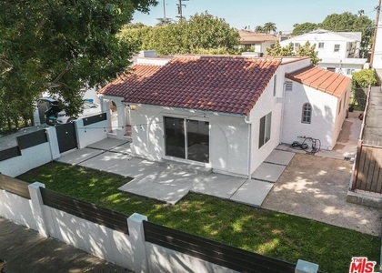 923 N Stanley Avenue - Photo 1