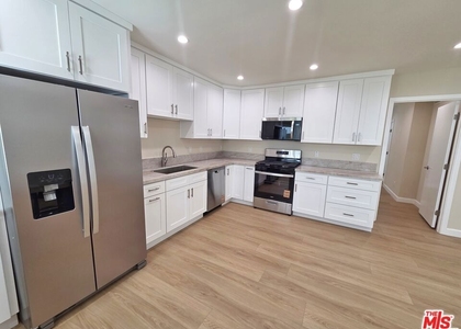 1449 Butler Ave - Photo 1