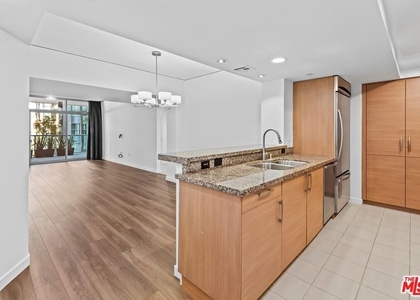13650 Marina Pointe Drive - Photo 1