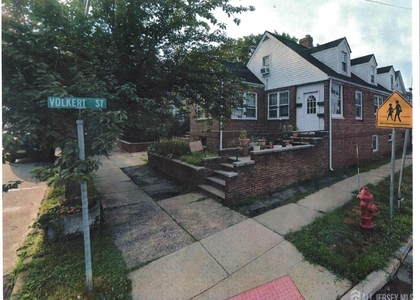 82 Woodbridge Avenue - Photo 1
