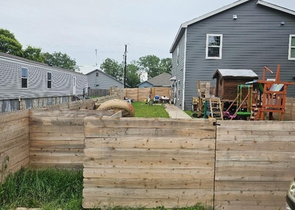 305 Anderson St - Photo 1
