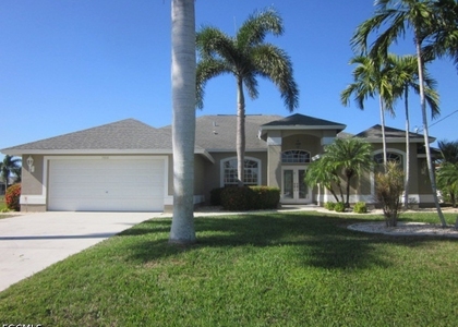 5008 Sw 9th Place - Photo 1