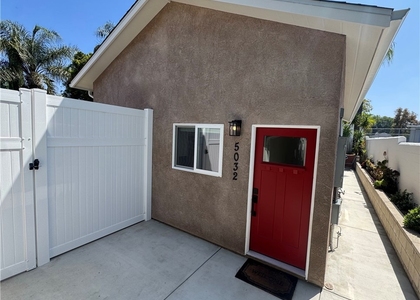 5032 Serrania Avenue - Photo 1