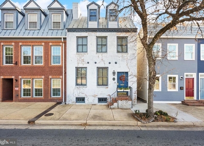 214 S Henry Street - Photo 1