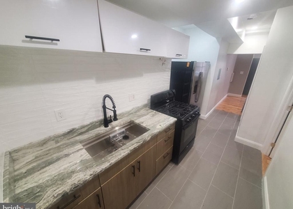 1122 Penn Street Ne - Photo 1