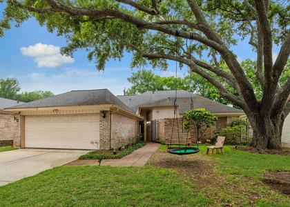 910 Coachlight Drive - Photo 1