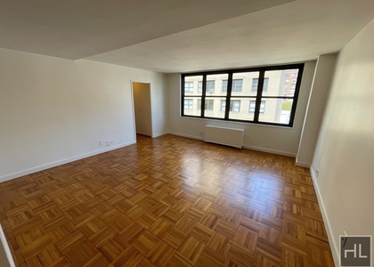 East 49 Street - Photo 1