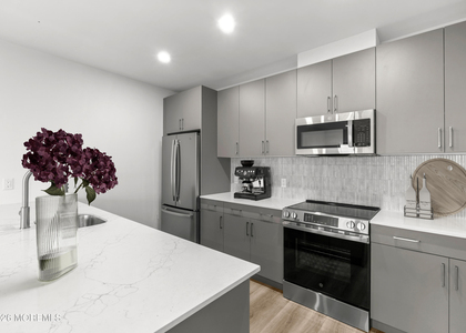 180 Morris Avenue - Photo 1