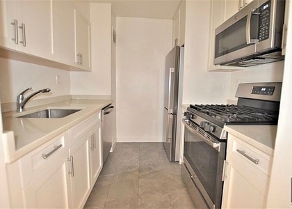 East 49 Street - Photo 1