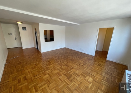 East 49 Street - Photo 1