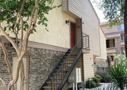 7640 W Greenway Boulevard - Photo 1