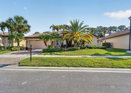 854 Sw Saint Tropez Court - Photo 1