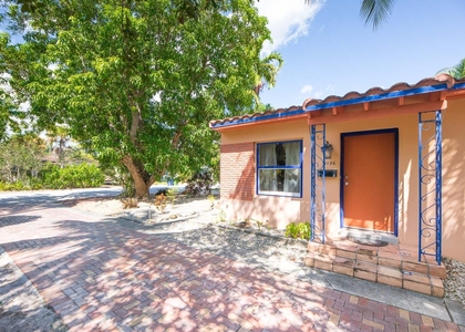 1136 Ne 17th Way - Photo 1