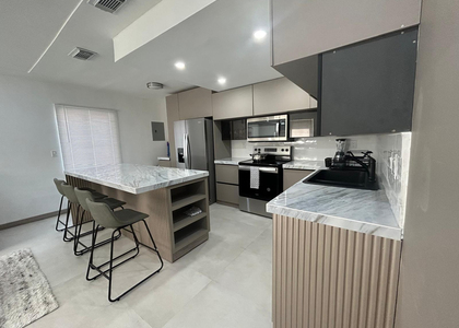 217 Sw 15th Street - Photo 1