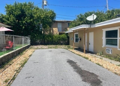 725 21st Street - Photo 1