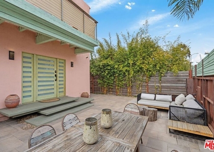 621 Rose Avenue - Photo 1