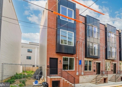1713 W Seybert Street - Photo 1
