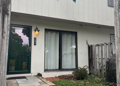 242 Summit House - Photo 1