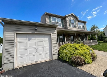 108 Parkside Drive - Photo 1