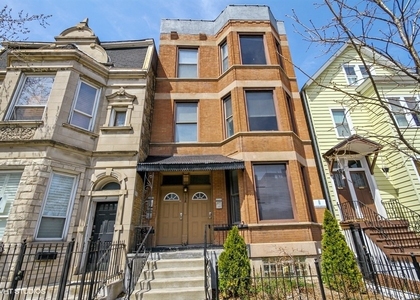 1138 W Addison Street - Photo 1