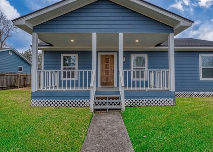 6322 Victoria Street - Photo 1