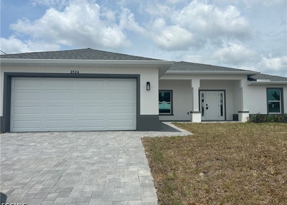 2524 Ne 1st Place - Photo 1