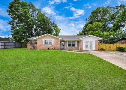 811 Hillcrest Drive - Photo 1