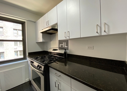 East 56 Street - Photo 1