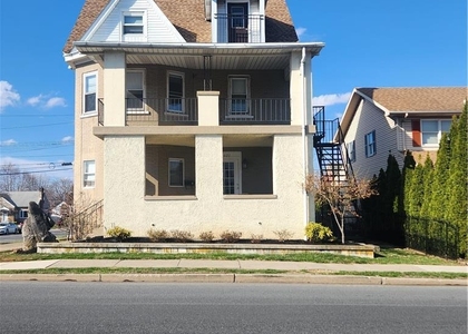 401 E Goepp Street - Photo 1