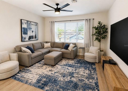 330 Lang Court N - Photo 1