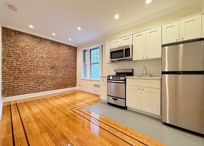 West 10th Street & 6th Avenue - Photo 1