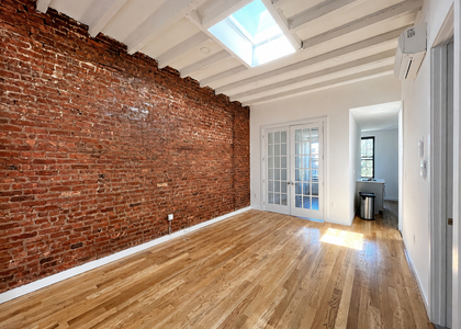673 Knickerbocker Avenue - Photo 1
