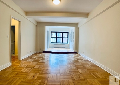 East 56 Street - Photo 1