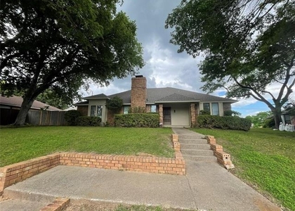 407 Hillcroft Circle - Photo 1