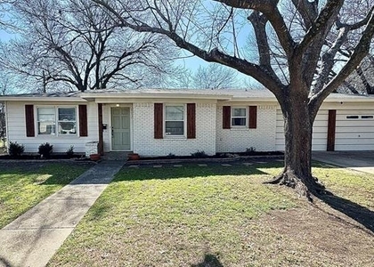 112 Savannah Street - Photo 1
