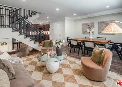 1147 N Beachwood - Photo 1