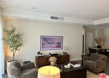 1223 N Hayworth Avenue - Photo 1