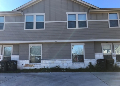 2212 Creekside Ln - Photo 1