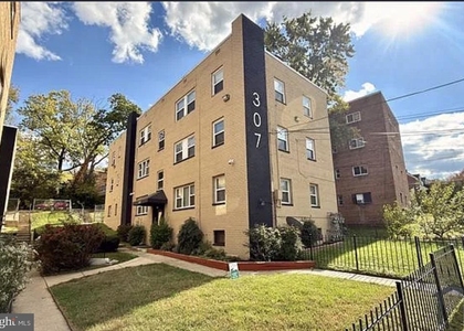 307 Division Avenue Ne - Photo 1