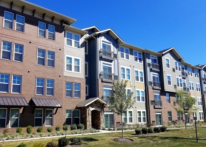 700 E Algonquin Road - Photo 1