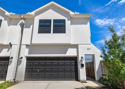 817 W 19th Street - Photo 1