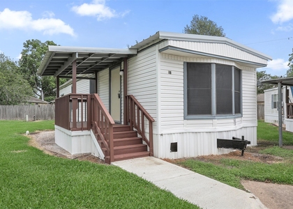 2222 N Austin Avenue - Photo 1