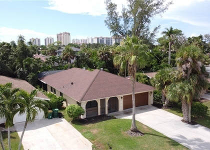 552 97th Avenue N - Photo 1