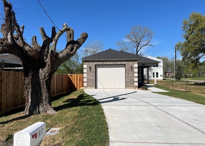 817 Center Street - Photo 1