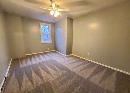 430 Grace St - Photo 1