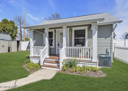 304 1/2 13th Avenue - Photo 1