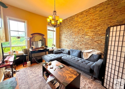 Menahan Street - Photo 1